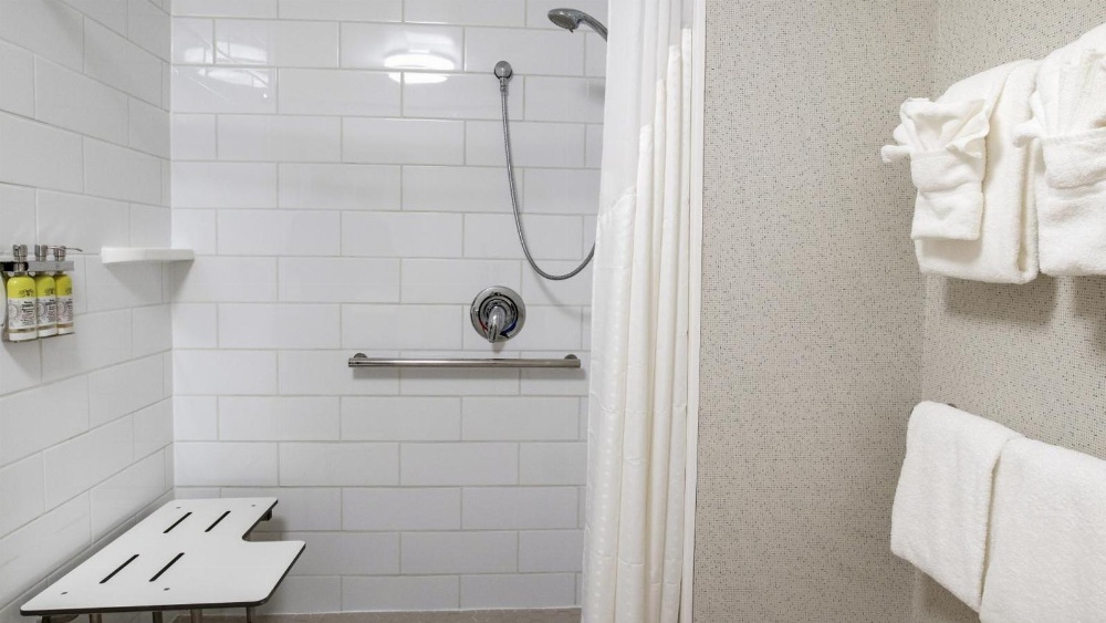 Holiday Inn Express & Suites Racine