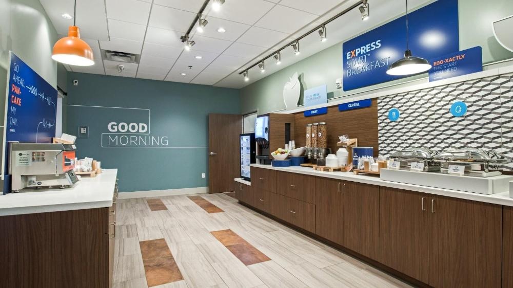 Holiday Inn Express & Suites Racine