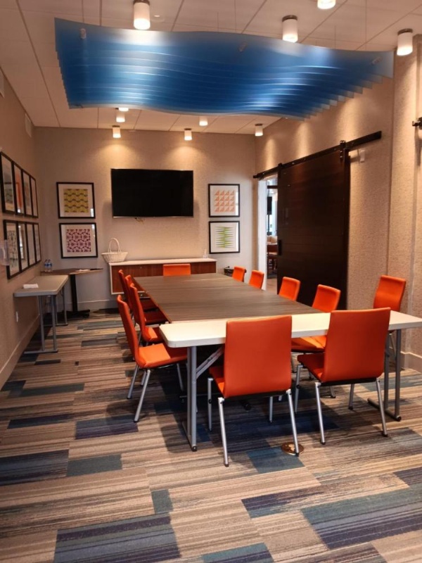 Holiday Inn Express & Suites Racine image 14