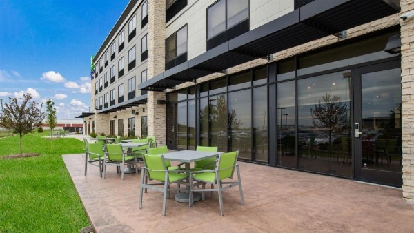 Holiday Inn Express & Suites Racine image 19