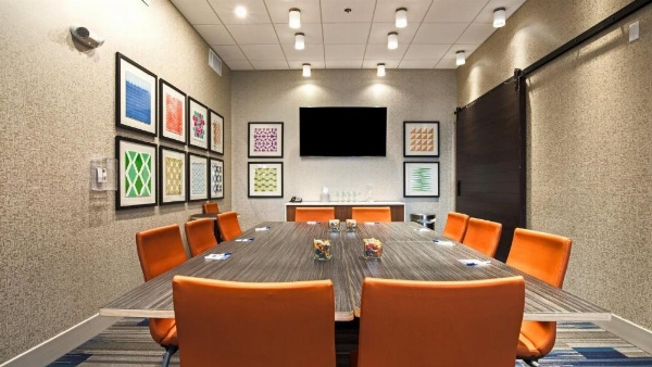 Holiday Inn Express & Suites Racine image 21