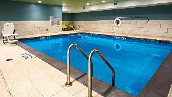 Holiday Inn Express & Suites Racine image 23