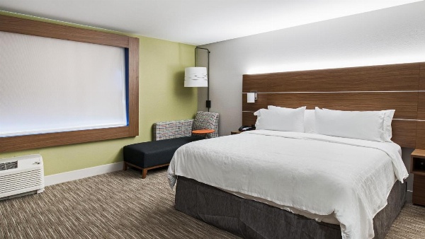 Holiday Inn Express & Suites Racine image 3